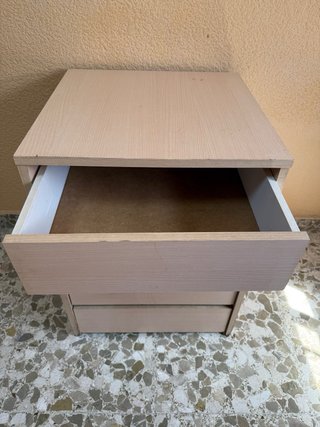 Cómoda beige de madera