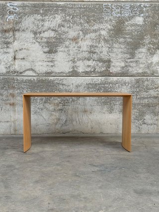 Mesa de trabajo Litto de chapa de roble FSC Mix Credit 140 x 60 cm.