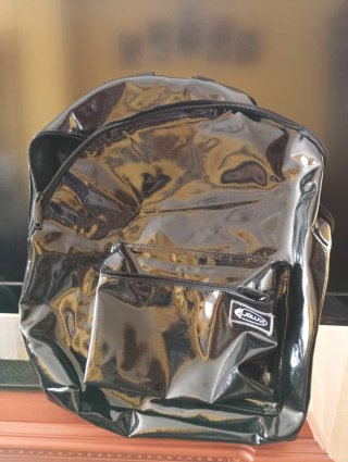 Mochila charol negro JOLUVI