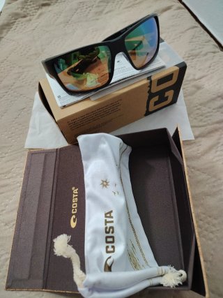 Gafas de sol varios modelos a estrenar.