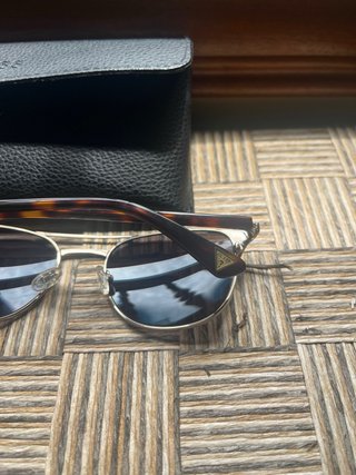 Gafas de sol Guess marrones y plateadas