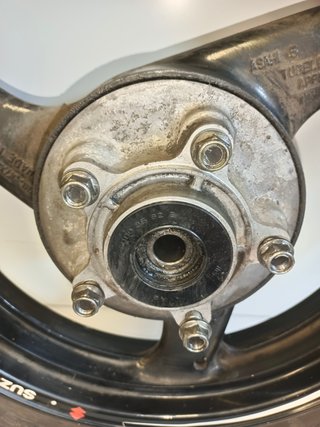 Llanta trasera Suzuki GS 500 de 2001