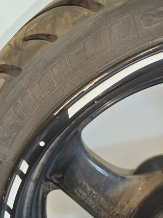 Llanta trasera Suzuki GS 500 de 2001