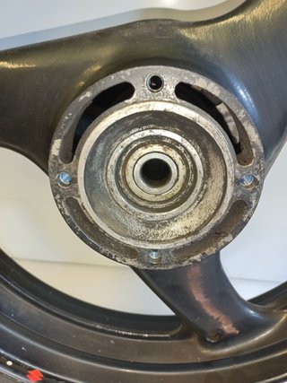 Llanta trasera Suzuki GS 500 de 2001