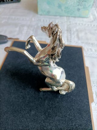 Figura caballo baño plata