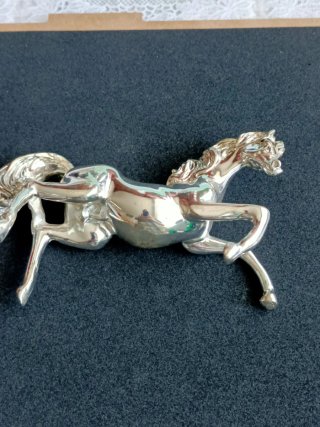 Figura caballo baño plata