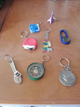 Lote de 8 llaveros variados
