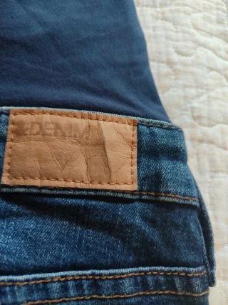 Pantalón vaquero premamá recto tiro alto