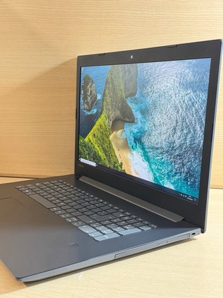Lenovo IdeaPad 17 i5 / 8GB / 512GB SSD