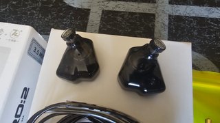 Auriculares IEM Hifi 7hz Crinacle Zero 2 en caja.