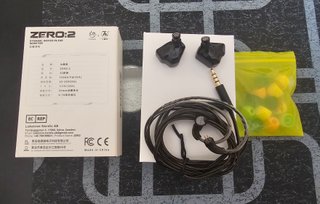 Auriculares IEM Hifi 7hz Crinacle Zero 2 en caja.
