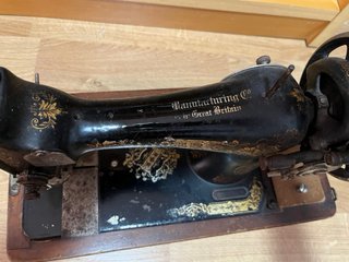 Máquina de coser antigua Manufacturing Co