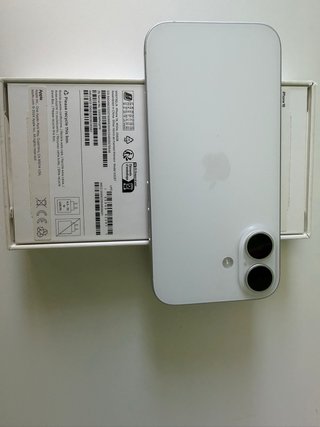 iPhone 16 Blanco 256GB  IPhone 16 azul 128GB 400€