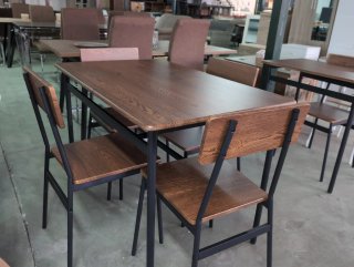 Mesa comedor y 4 sillas madera oscura