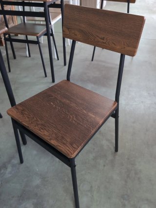 Mesa comedor y 4 sillas madera oscura