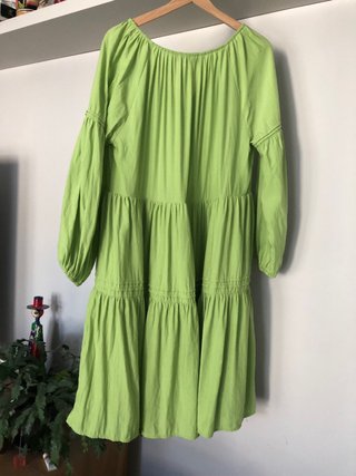Vestido Simorra verde lima escalonado