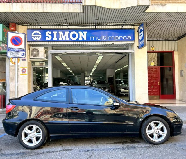 Mercedes-Benz Clase C 2004