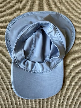 Gorra H&M Azul con protección nuca 6-12 Meses