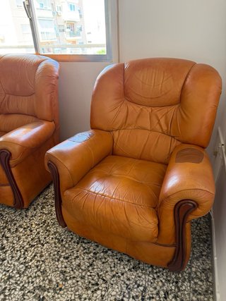 Sofá y sillón de piel marrón