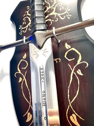 Espada Anduril con expositor