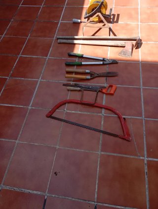 Lote herramientas: cortador, martillo, remachadora