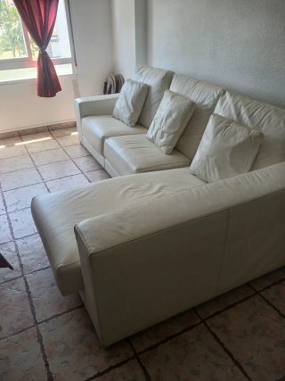 Sofá esquinero de piel blanco
