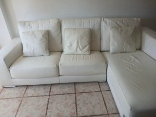 Sofá esquinero de piel blanco