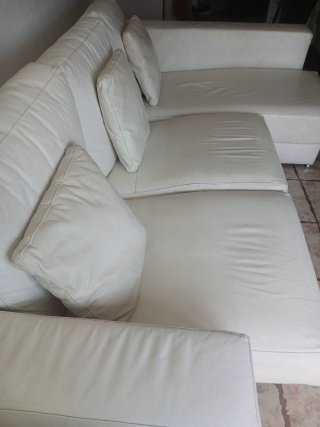 Sofá esquinero de piel blanco