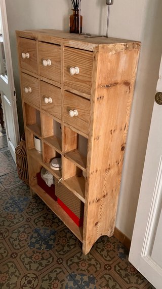 Mueble organizador de madera maciza