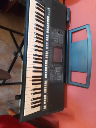 Teclado Yamaha PSR-S750