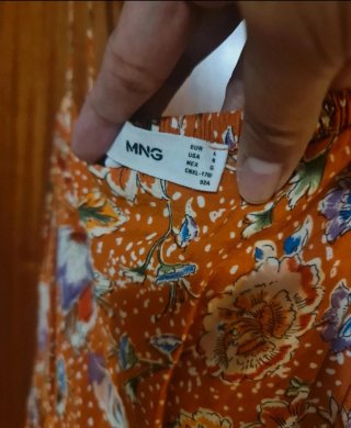 Vestido floral naranja y blanco