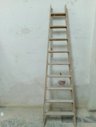 Escalera de madera plegable