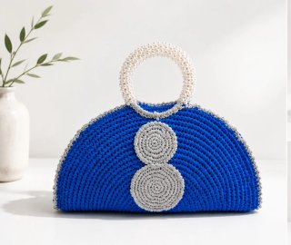 Bolso abanico azul con asas de perlas