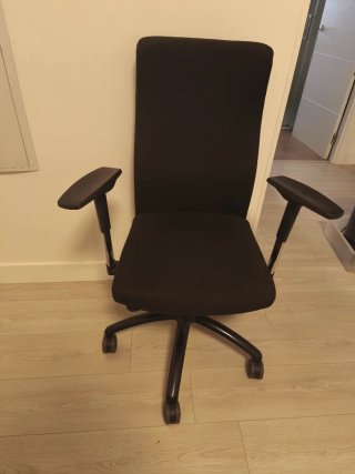 Silla de oficina ergonómica negra