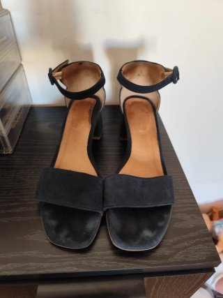 Sandalias azul mariposa con detalle mariposa