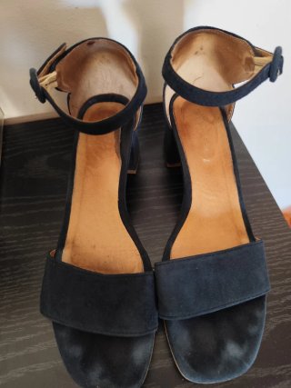 Sandalias azul mariposa con detalle mariposa