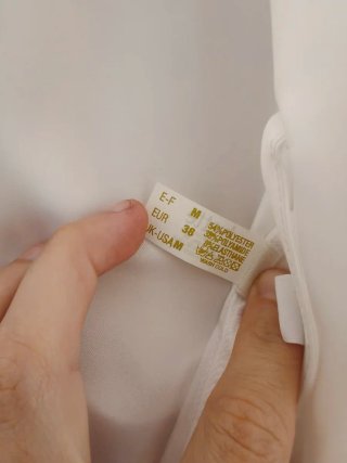 Bata de novia blanca con encaje