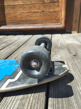 Longboard con diseño gráfico