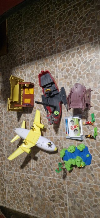 Lote Playmobil Avión, Barco y Accesorios