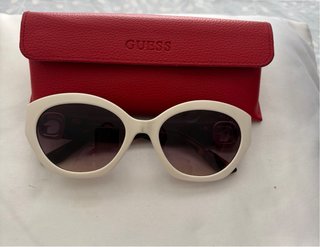 Gafas de sol Guess blancas y marrones