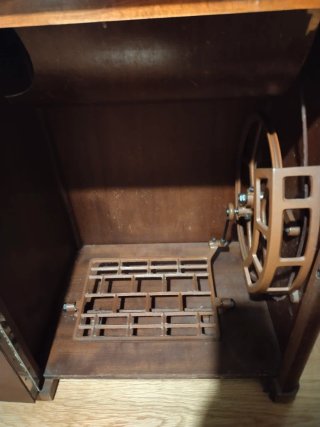 Máquina de coser Alfa con mueble