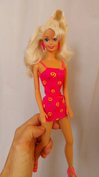 Vintage Barbie ruffle fun años 90.