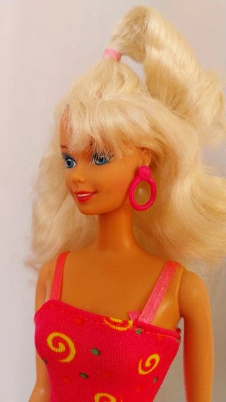 Vintage Barbie ruffle fun años 90.