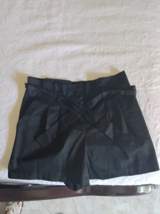 Pantaloncini neri donna con cintura