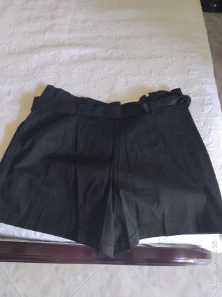 Pantaloncini neri donna con cintura