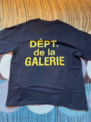 Camiseta Dept. de la Galerie Negra
