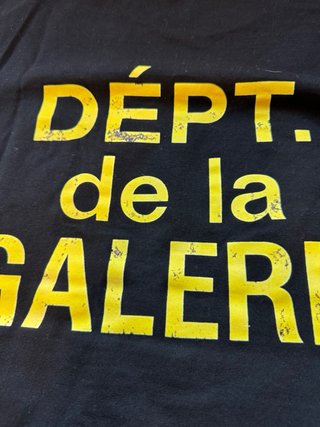 Camiseta Dept. de la Galerie Negra