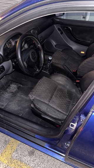 Coche azul 0182 BKD