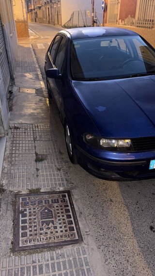 Coche azul 0182 BKD