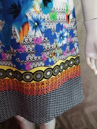 Vestido corto estampado (medidas en descripción)